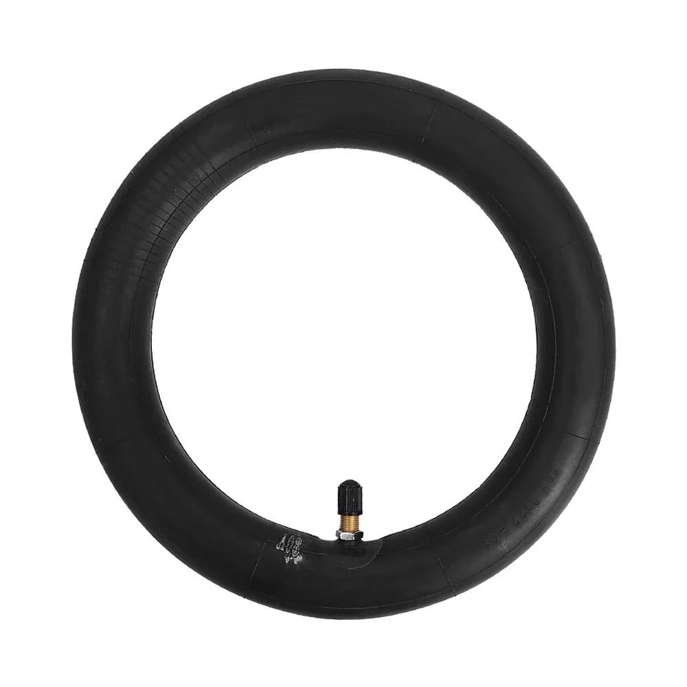 Dekk til E2S V2 8.5x2 fra E2S Batterier, vist på bilde, passer til ulike merker, med svart gummi og mønster.