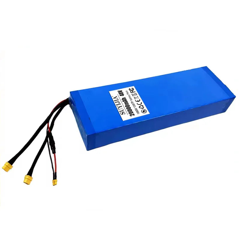 E2S Batterier 48V 18.2Ah batteri for Kaabo Mantis 8 elektrisk scooter, vist i en svart batterikasse